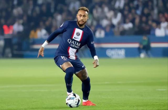 关于内马尔在拜仁比赛中高光表现，比分优势明显引发热议！的信息